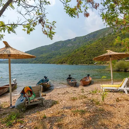 Ujevara E Drinit - Bishaj 펜션